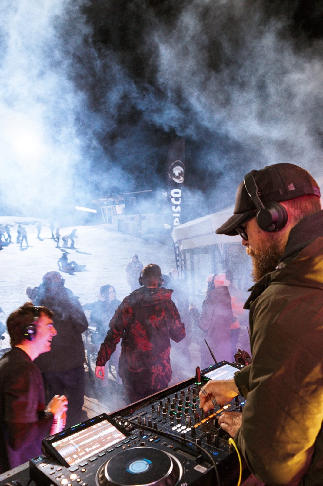 Après-Ski mit DJ am Liechtensteinhaus bei Flutlicht