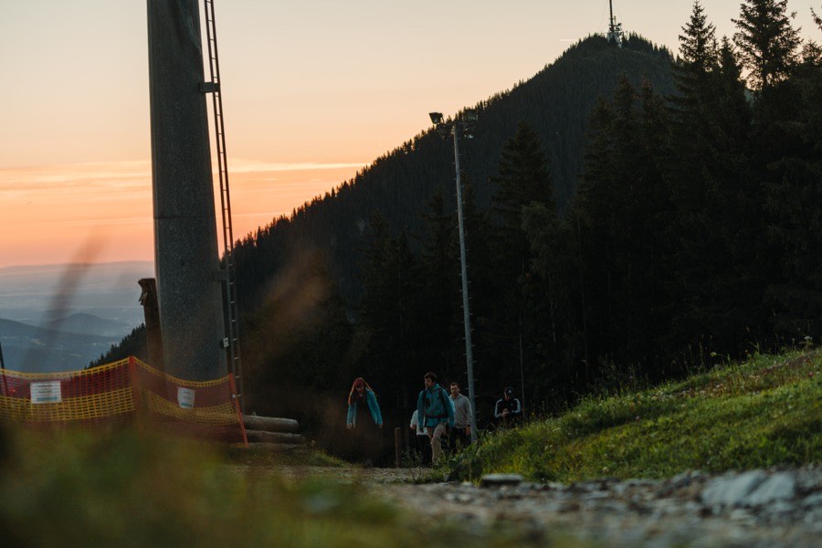 Aufstieg im ersten Licht