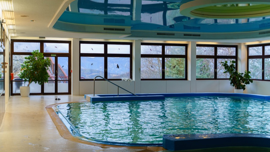 Hallenbad & Wellness
