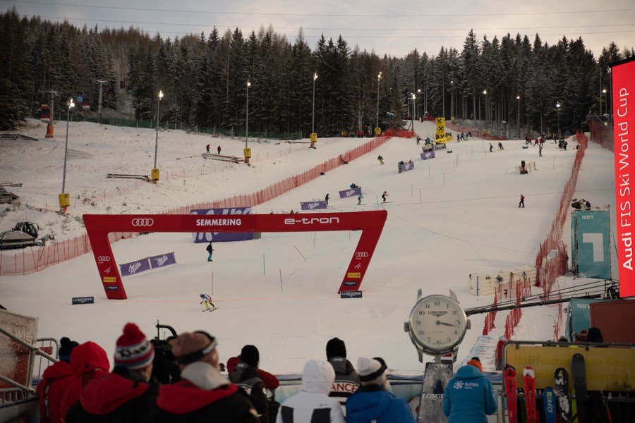 Weltcup-Flair mit Bergkulisse